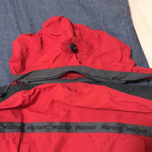 Woman’s size Medium Marmot ski jacket - Picture 8 of 8